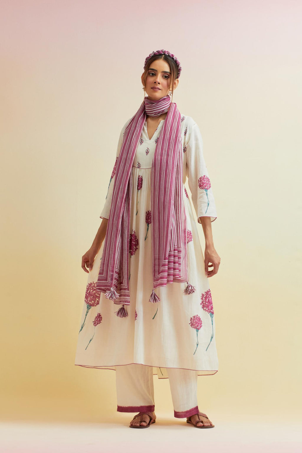 Orchid pink cotton chanderi dupatta with all-over hand block print.