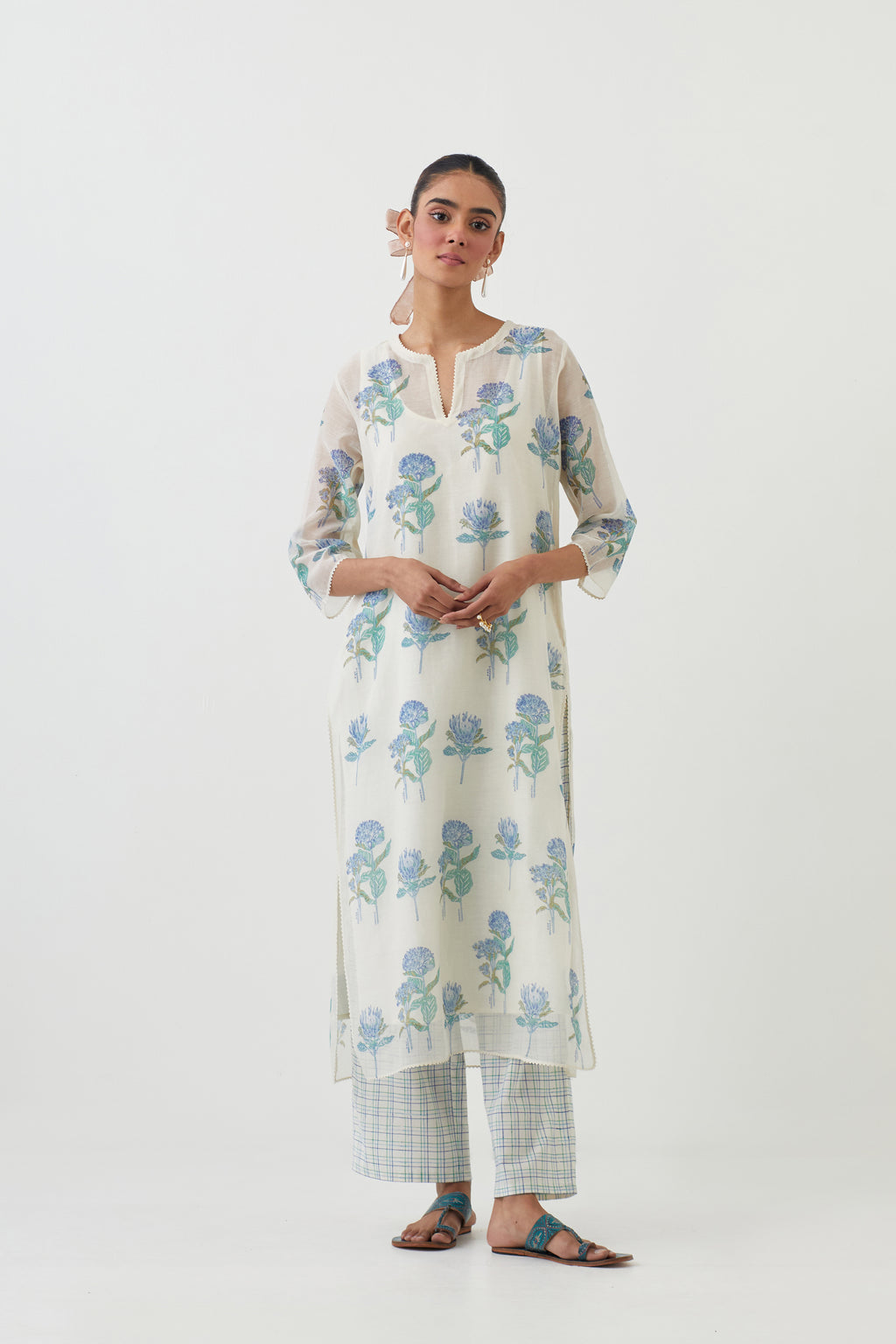 Off white cotton chanderi hand block printed kurta set with all-over blue colored flower.