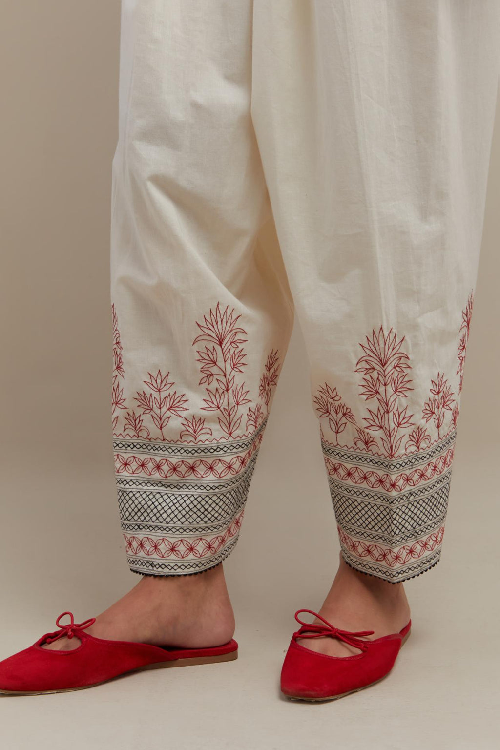 Off white cotton salwar with quilted embroidery at hem.