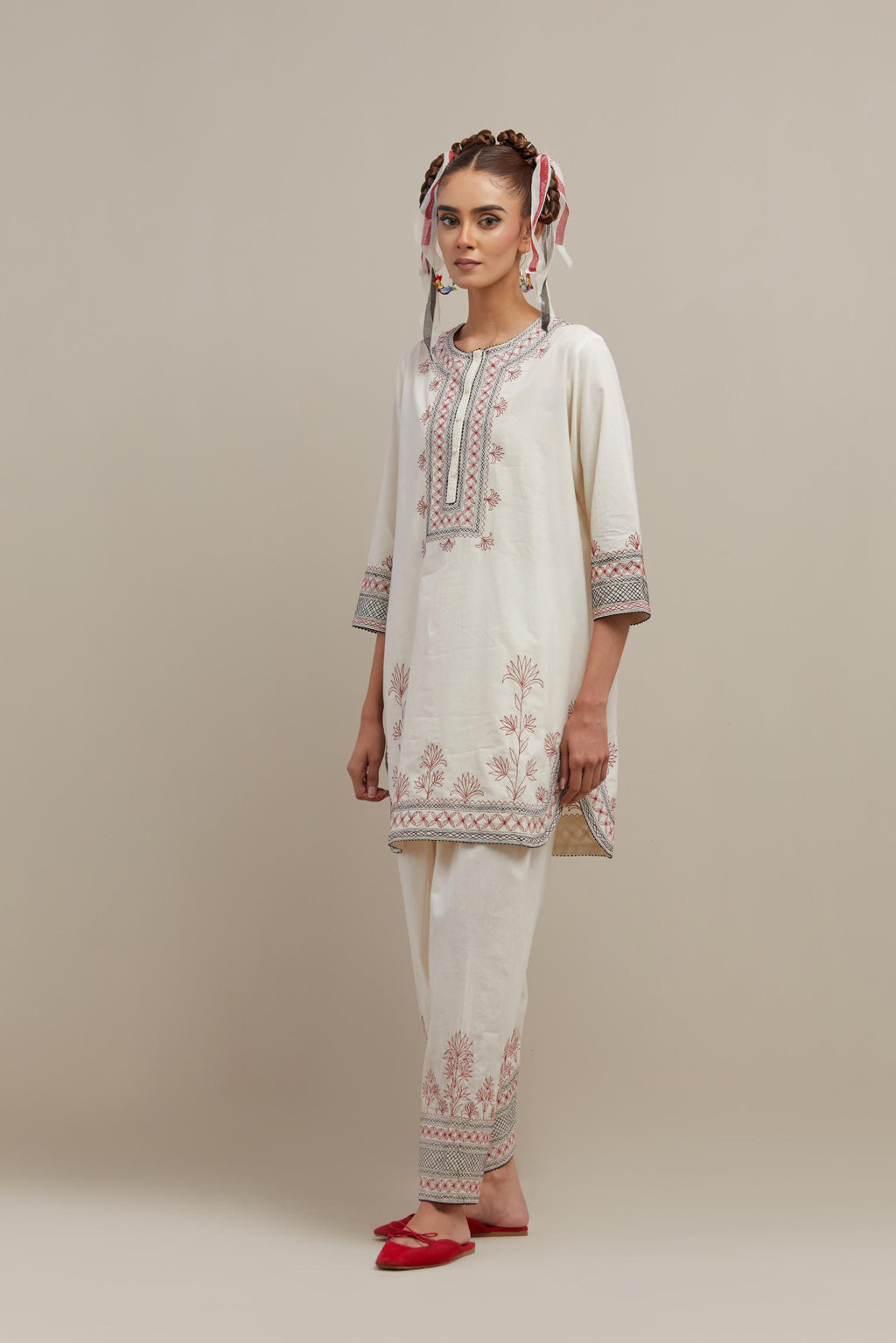 Off white cotton straight short kurta set with red & black embroidery at neck, hem and sleeves.