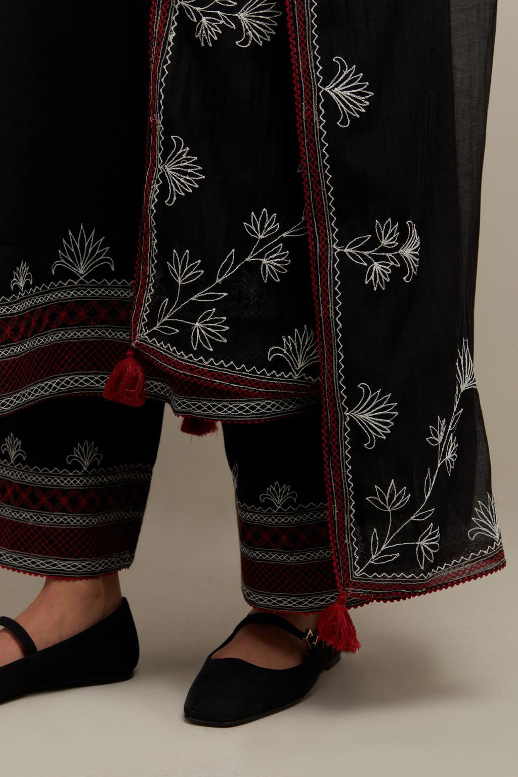 Black cotton chanderi dupatta highlighted with all-over off red & off-white thread embroidery.